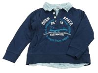 Tmavomodrá mikina s lietadlom  a košilí S. Oliver