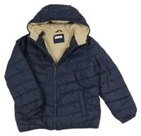 Tmavomodrá šusťáková prošívaná zateplená bunda s kapucí Mango