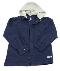 Tmavomodrá plátenná košeľová bunda s sivou teplákovou kapucňou okaidi