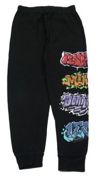 Černé pyžamové kalhoty s graffiti nápisy 