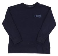 Tmavomodrá mikina s nápisom