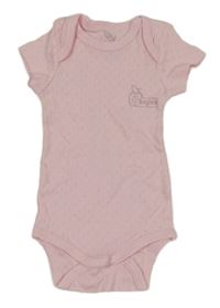 Svetloružové vzorované body s nápisom