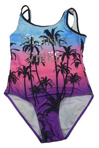 Modro-ružovo-fialové jednodielne plavky s palmami a nápisom E-Vie