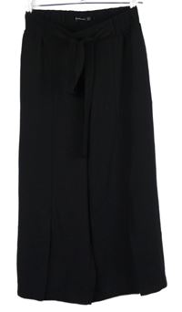 Dámske čierne culottes nohavice s opaskom Stradivarius
