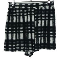 Dámske čierno-biele kockované sukňové kraťasy Asos