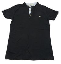 Čierne tričko s kapsičkou