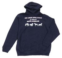 Tmavomodrá mikina s nápisom a kapucňou