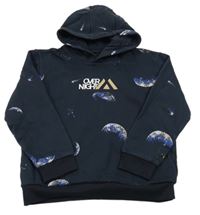Tmavomodrá mikina s planetami a kapucí 