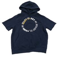 Tmavomodrá mikinová vesta s nápisom a kapucňou S. Oliver