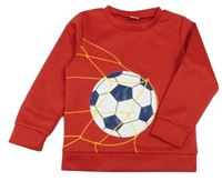 Červená mikina s loptou