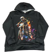 Čierna mikina s motorkou a kapucňou