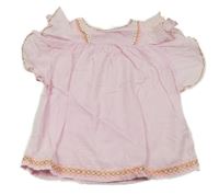 Svetloružová blúzka s volánikmi a farebnymi pruhmi