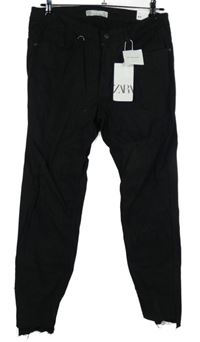 Nové - Dámske čierne skinny rozstrapkané é členkové é rifle Zara