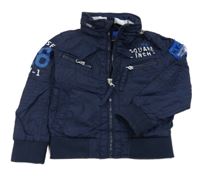 Tmavomodrá šusťáková jarní bunda s ukrývací kapucí 