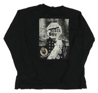 Čierne tričko s potlačou a nápisom Sisley