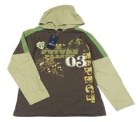 Nové - tmavohnědo-béžovo-zelené triko s nápisy a číslem a kapucí MILLS KIDS