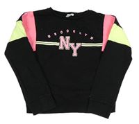 Černá crop mikina s růžovým a zeleným pruhem a nápisem Primark
