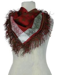Dámský červeno-zelený vzorovaný šátek s strapcemi