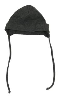 Tmavosivá čapica s tkaničkou