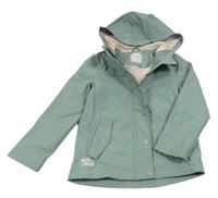 Světlekhakišedá nepromokavá jarní bunda s nášivkou a kapucí POCOPIANO