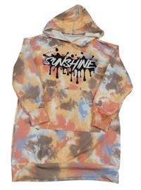 Farebné batikované teplákové šaty s nápisom a vreckom a kapucňou SHEIN