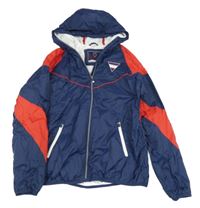 Tmavomodro-červená šusťáková jarní bunda s nášivkou a kapucí 