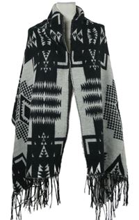 Dámská šedo-černá vzorovaná šála s třásněmi 