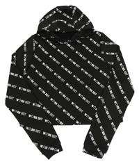 Čierna crop mikina s nápismi a kapucňou