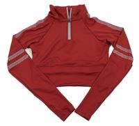 Bordó sportovní crop triko s potiskem na rukávech 