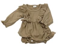 Béžové vzorované body s volánikmi