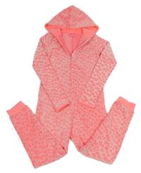 Křiklavě korálovo-bílá vzorovaná plyšová kombinéza s nápisem a kapucí s oušky Y.F.K.