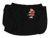 Čierna crop blúzka s volnými rameny a květem Primark