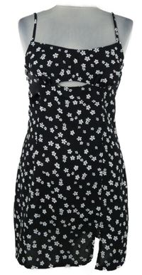 Dámské černé kytičkované minišaty s prestrihom PrettyLittle Thing