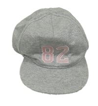 Šedá třpytivá kšiltovka s číslem H&M