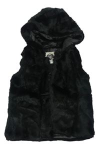 Čierna kožušinová podšitá vesta s kapucňou F&F