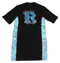 Černé teplákové šaty s fliry a písmenem 