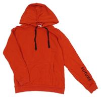 Červená mikina s kapucňou