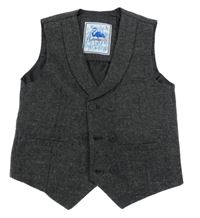 Tmavošedá vzorovaná úpletová společenská vesta 