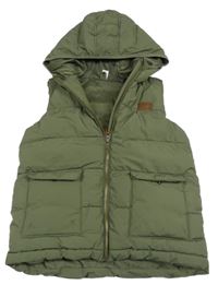 Khaki šušťáková zatepená vesta s nášivkou a kapucňou Yigga