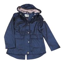 Tmavomodrá nepromokavá jarní parka s nášivkou a kapucí 