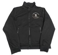 Čierna športová prepínaci mikina s nápisom