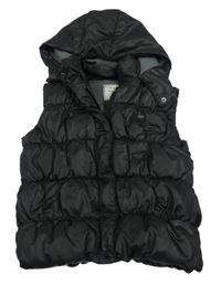 Černá prošívaná šusťáková zateplená vesta s kapucí Next