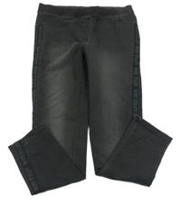 Tmavosivé tregíny s pruhom s nápismi Pepperts