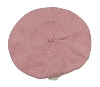 Růžový pletený baret s květinou