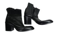 Dámské černé kožené kotníkové boty na podpatku Clarks vel. 40