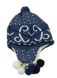 Modrá vzorovaná čepice s bambulkami