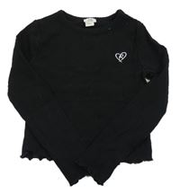 Čierne rebrované crop tričko so srdiečkom River Island