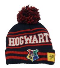 Tmavomodro-červená pletená čapica s erbem a nápisem - Harry Potter a pruhmi a brmbolcom
