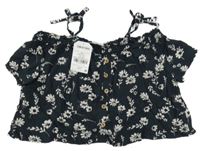 Nové - Černé květované lehké crop tričko s knoflíky Next