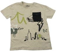 Béžové tričko s vreckom a mrakodrapy Matalan